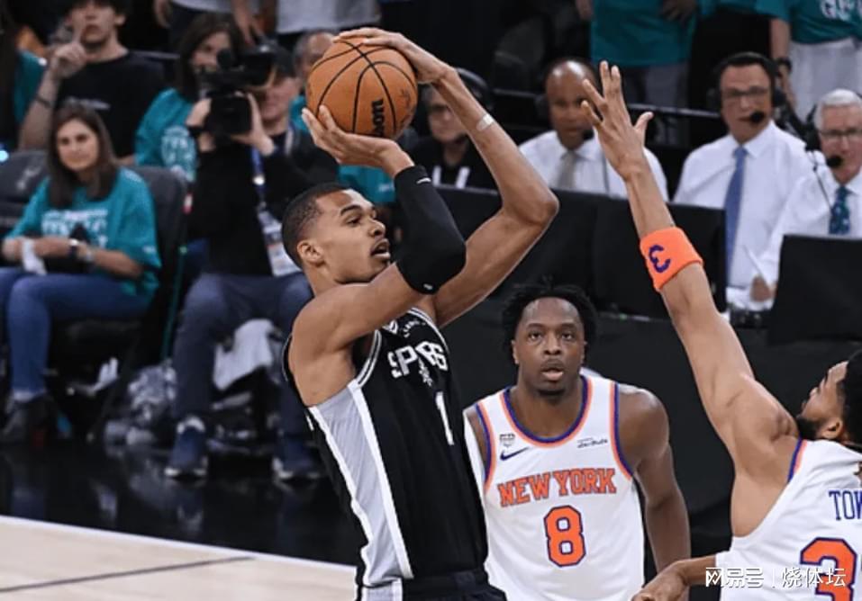 NBA：马刺领先13分遭逆转！文班亚马26分12板，布伦森30分